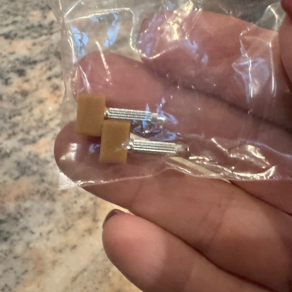 Badgley Mischka champagne heeled wedding / formal shoes. Box included - Picture 14 of 16